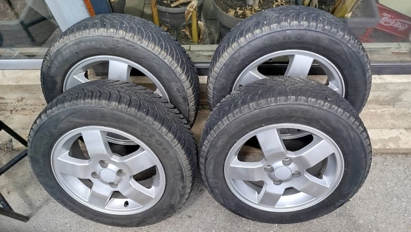 Kia Stonic, снимка 10 - Автомобили и джипове - 52642078