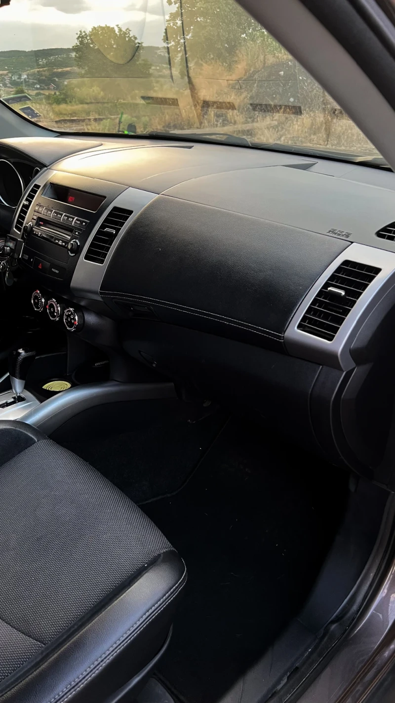 Mitsubishi Outlander 2.0, снимка 14 - Автомобили и джипове - 53489153