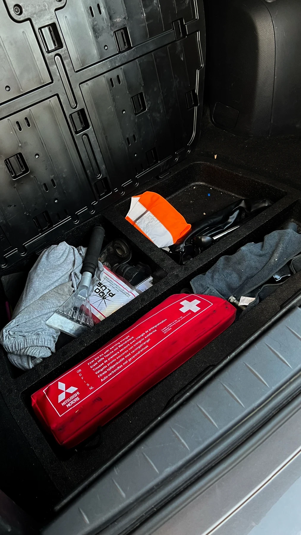 Mitsubishi Outlander 2.0 - изображение 8