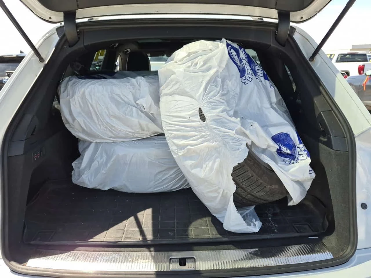 Audi Q7 TECHNIK/ДИСТРОНИК/ОБДУХ/2 КЛ/+ ГУМИ/HEAD UP/МАТРИК, снимка 14 - Автомобили и джипове - 54335782