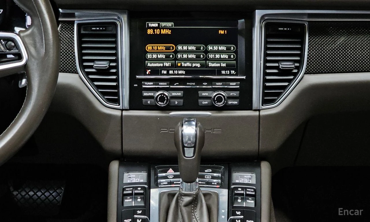 Porsche Macan TURBO* PANO* КОЖА* ПОДГРЕВ* КАМЕРА, снимка 11 - Автомобили и джипове - 54387749