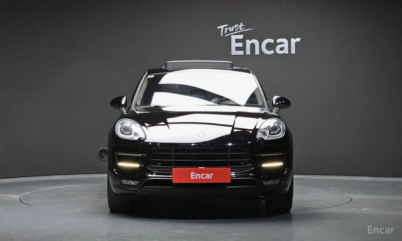 Porsche Macan TURBO* PANO* КОЖА* ПОДГРЕВ* КАМЕРА, снимка 3 - Автомобили и джипове - 54387749