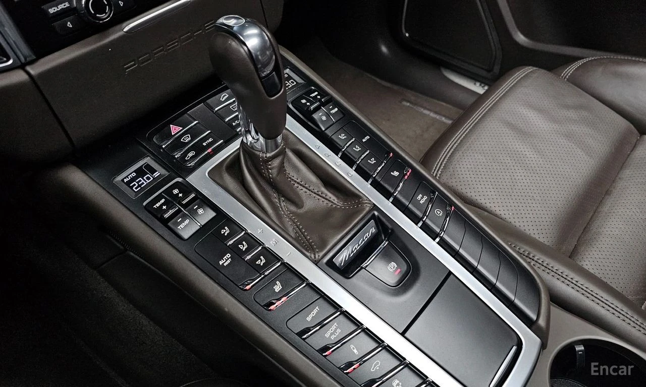 Porsche Macan TURBO* PANO* КОЖА* ПОДГРЕВ* КАМЕРА, снимка 8 - Автомобили и джипове - 54387749