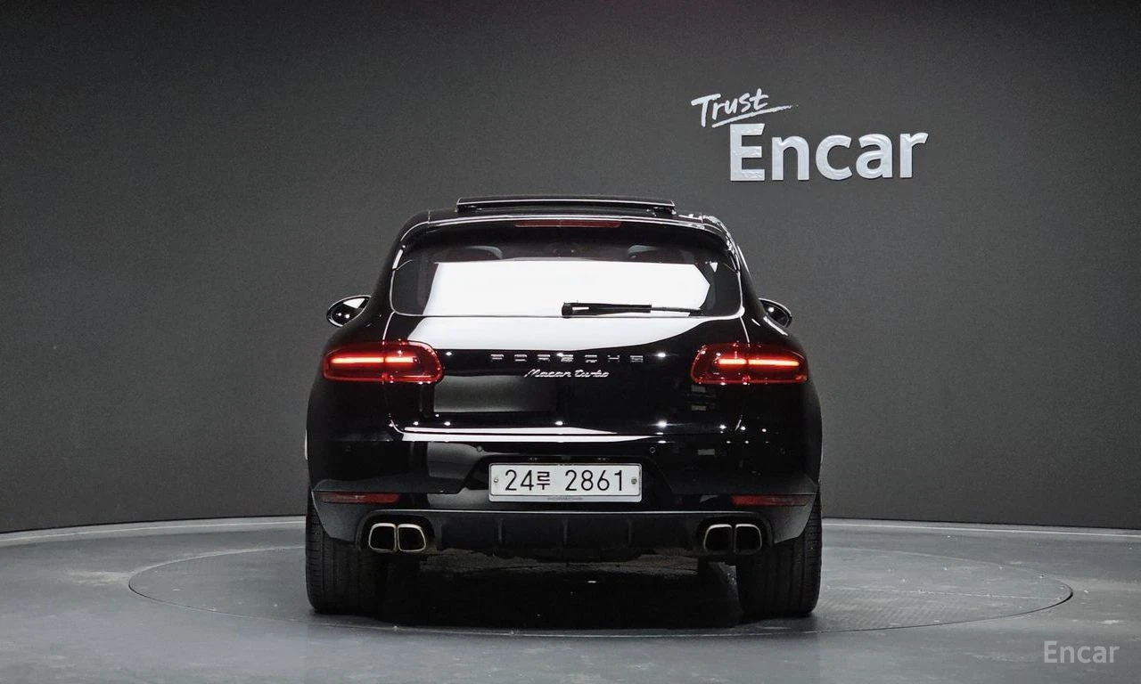 Porsche Macan TURBO* PANO* КОЖА* ПОДГРЕВ* КАМЕРА, снимка 4 - Автомобили и джипове - 54387749
