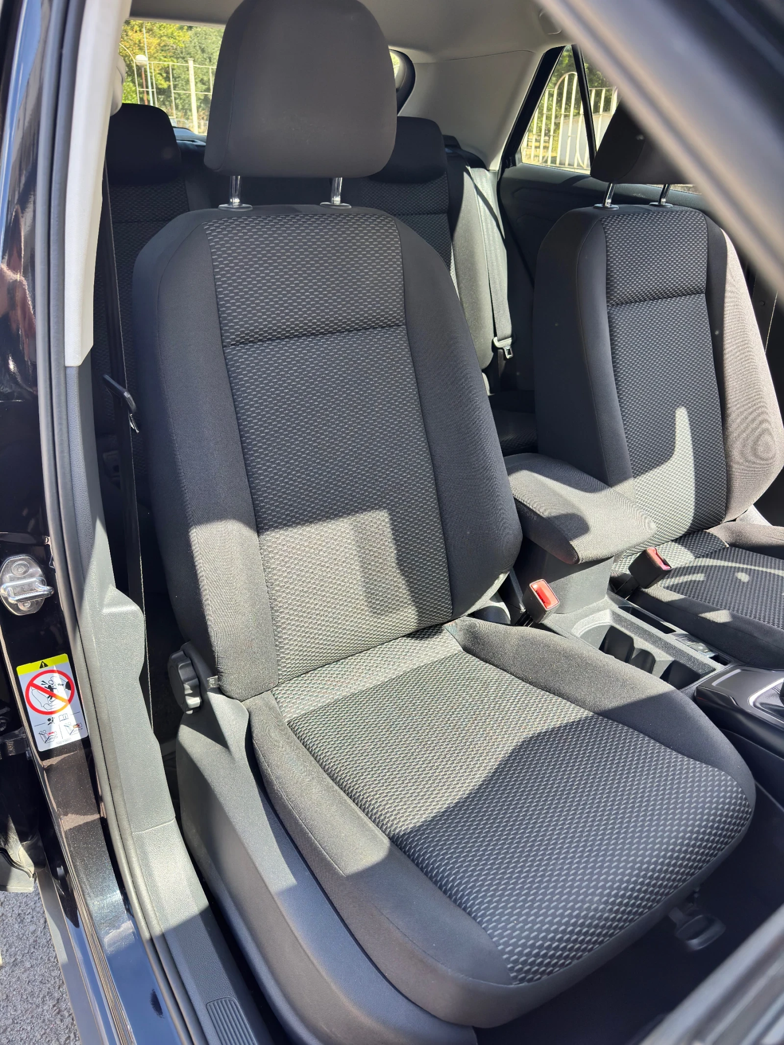 VW T-Roc 1.6TDI, снимка 11 - Автомобили и джипове - 56180996