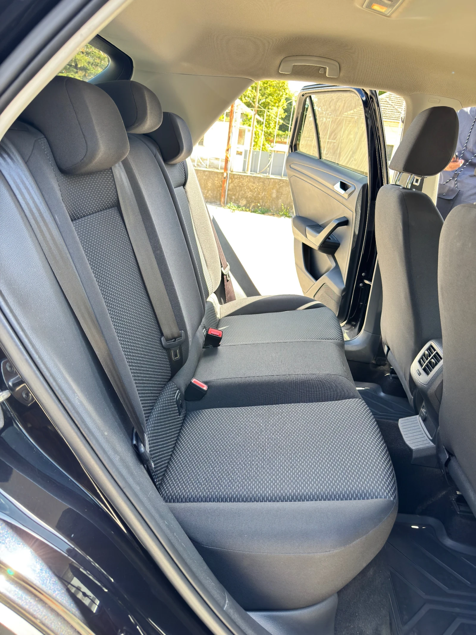 VW T-Roc 1.6TDI, снимка 13 - Автомобили и джипове - 56180996