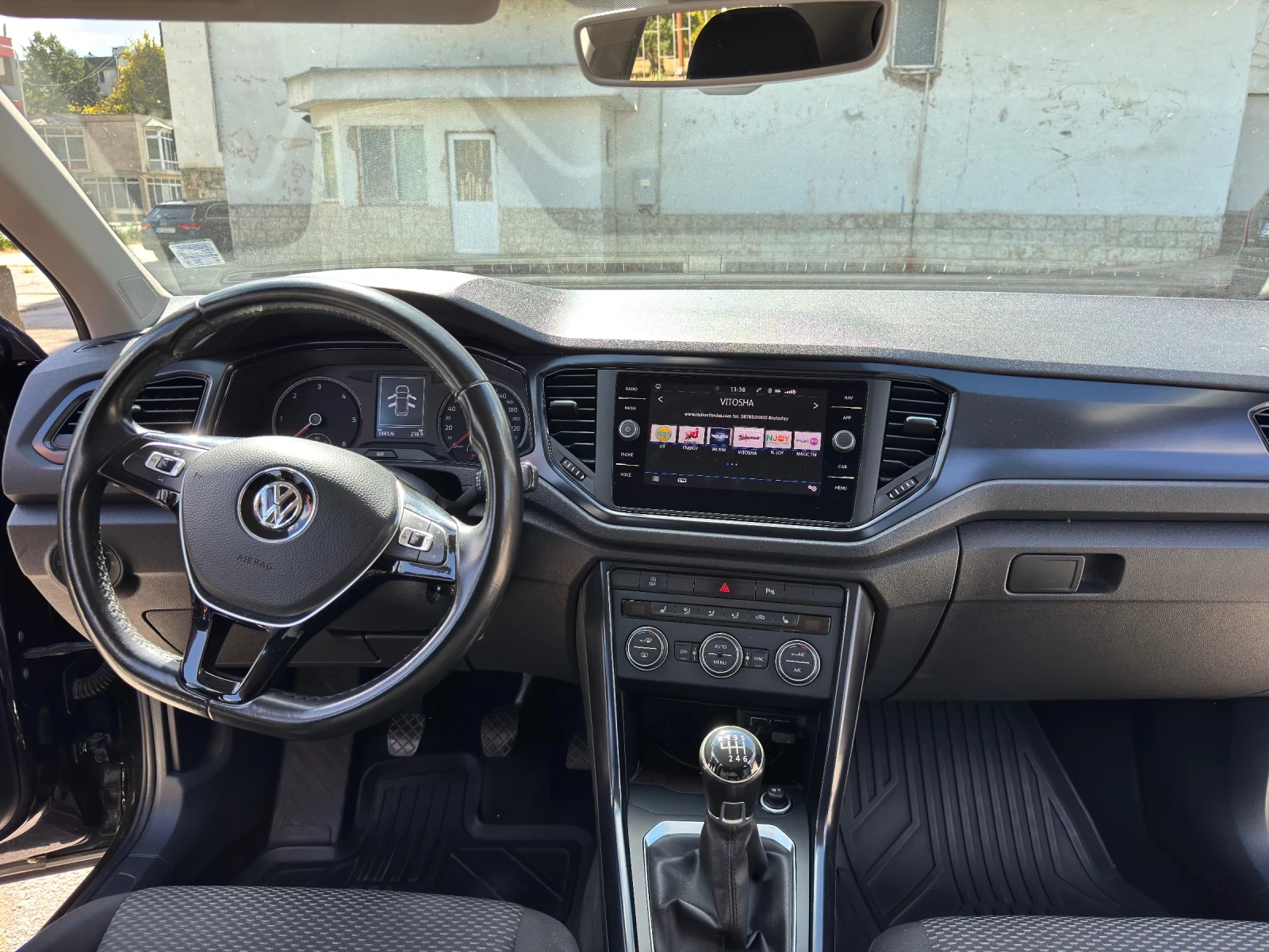VW T-Roc 1.6TDI, снимка 14 - Автомобили и джипове - 56180996