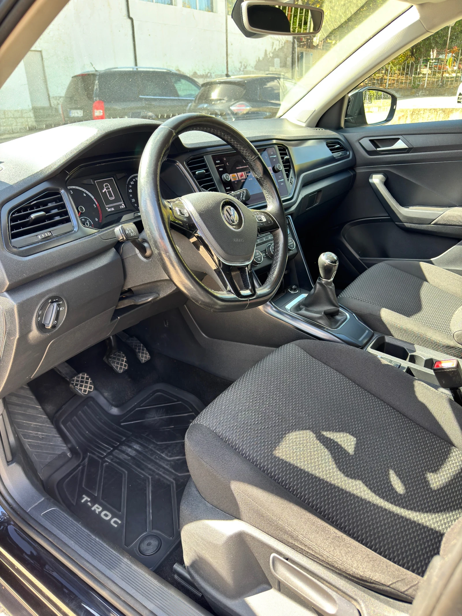 VW T-Roc 1.6TDI, снимка 9 - Автомобили и джипове - 56180996