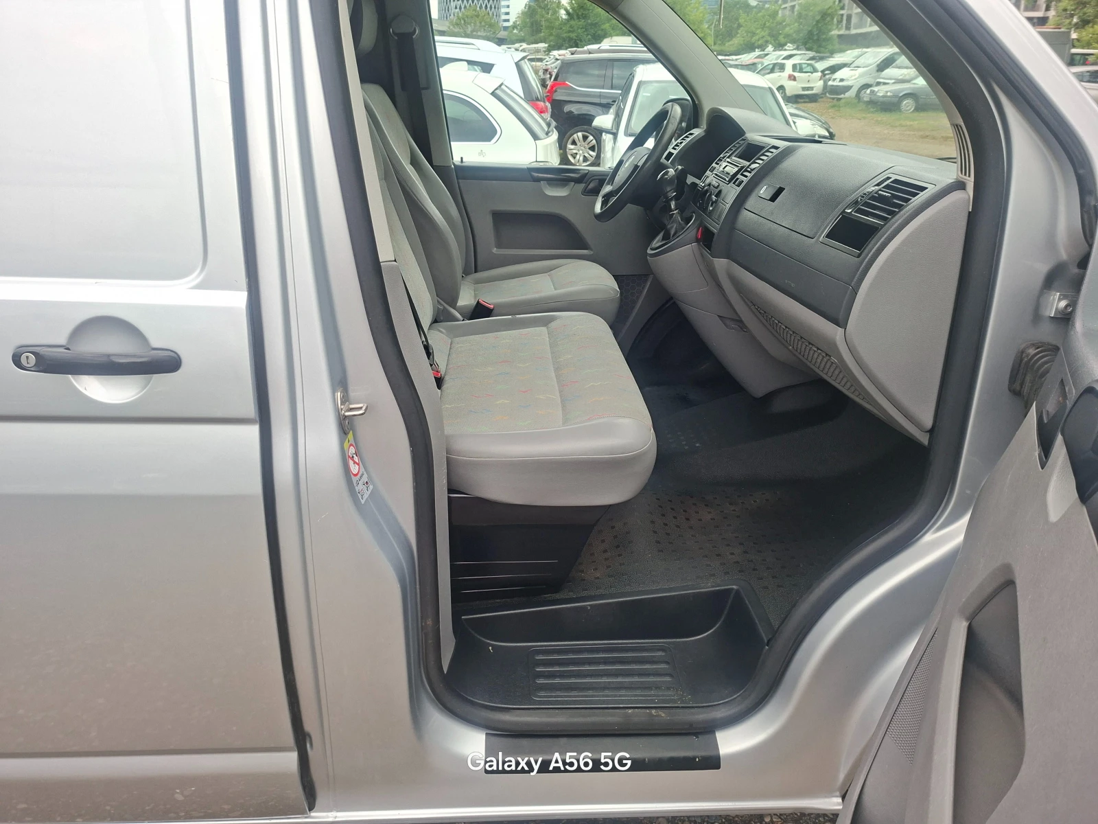 VW T5 1.9 TDi 86 кс. ТОП, снимка 7 - Бусове и автобуси - 54656962