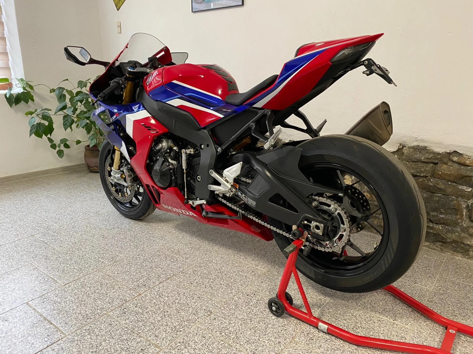 Honda Cbr CBR1000RRR-SP - изображение 8