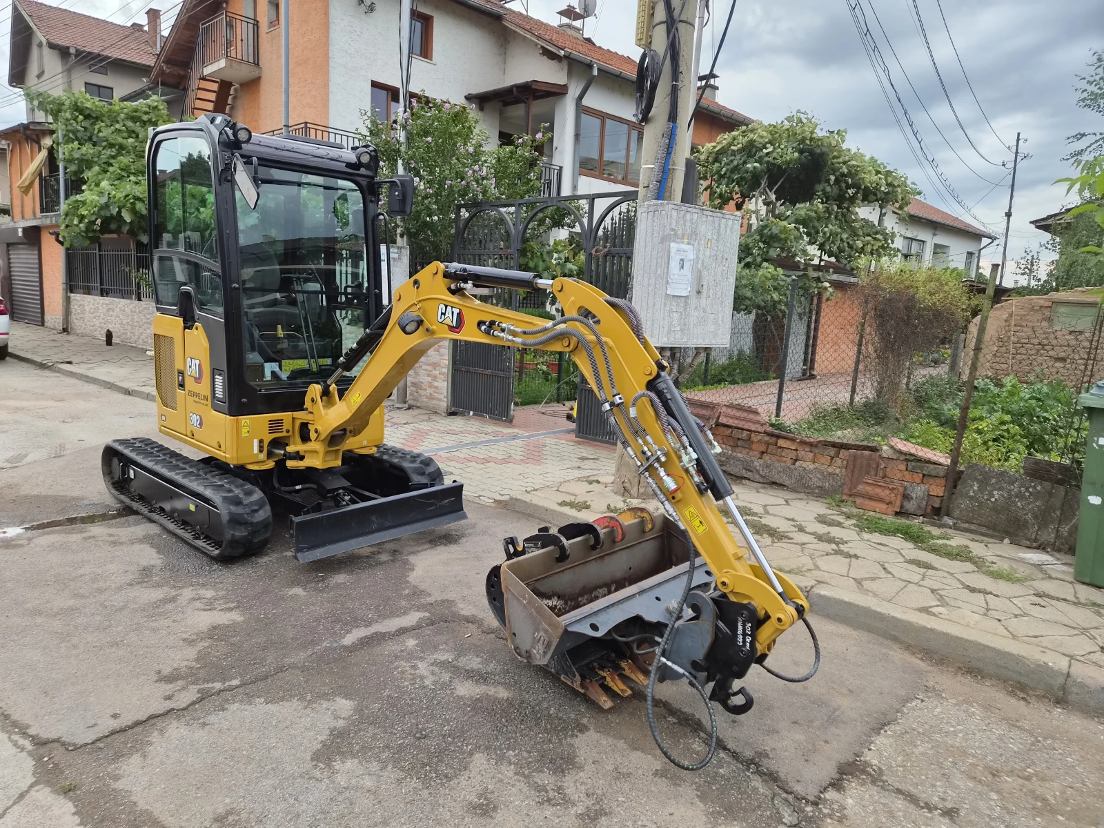 Багер Cat 302 CR, снимка 3 - Индустриална техника - 55613975