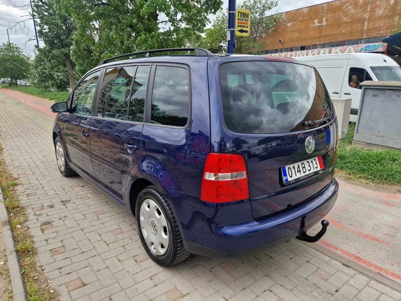 VW Touran 1.6 Бензин АВТОМАТИК , снимка 3 - Автомобили и джипове - 47327387