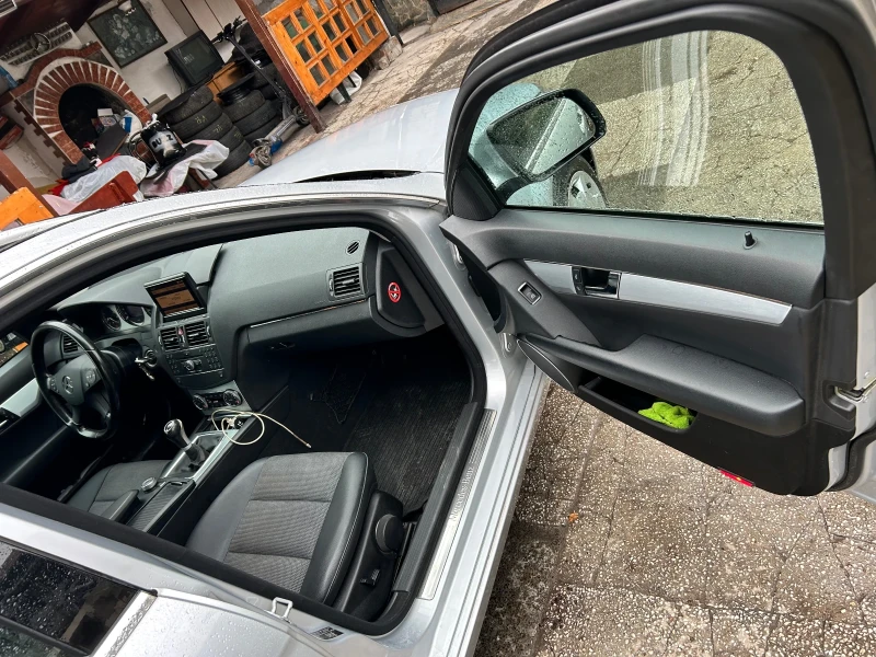 Mercedes-Benz C 220 2.2 6 скорости ЛИЗИНГ, снимка 14 - Автомобили и джипове - 48305678