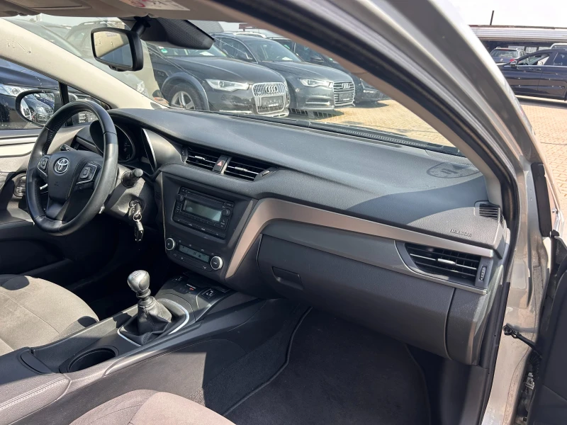 Toyota Avensis 1.6 VVT-I EURO 6, снимка 10 - Автомобили и джипове - 50618576