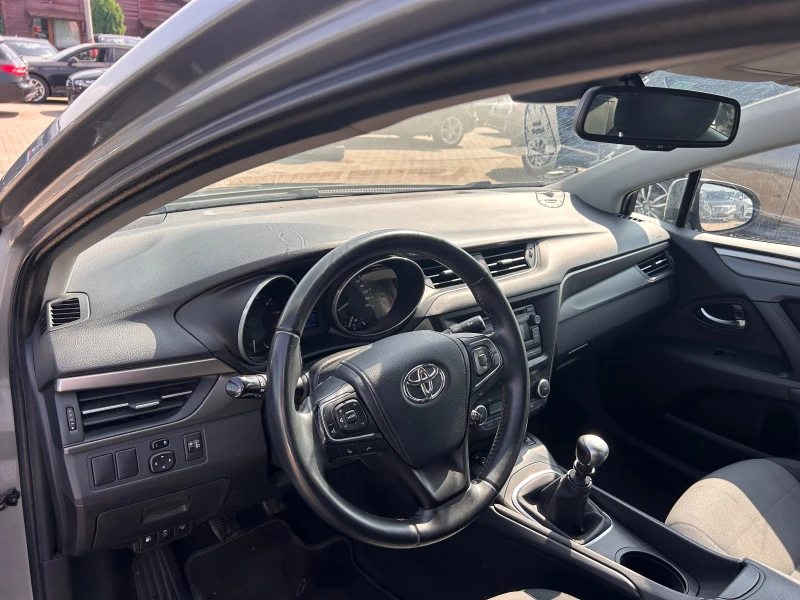 Toyota Avensis 1.6 VVT-I EURO 6, снимка 11 - Автомобили и джипове - 50618576