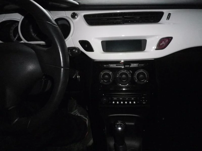 Citroen C3 1.4i, снимка 9 - Автомобили и джипове - 43182183