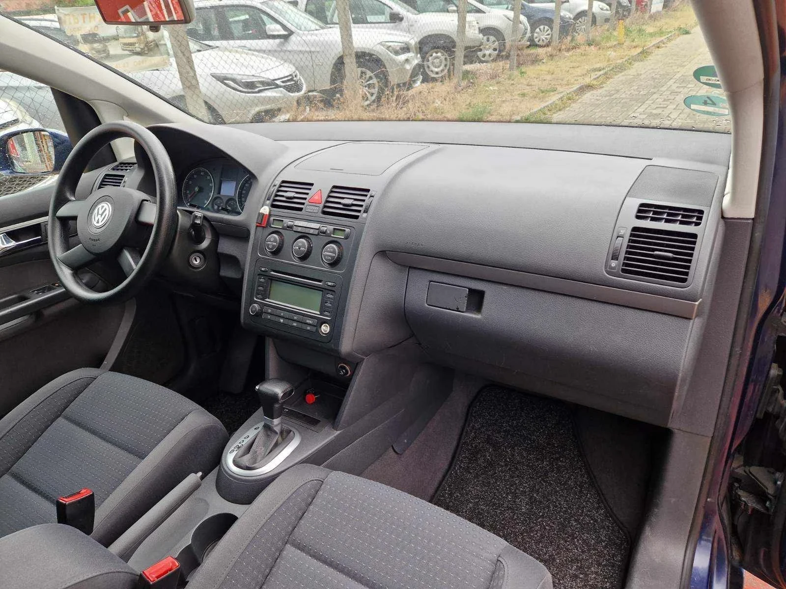 VW Touran 1.6 Бензин АВТОМАТИК  - изображение 6