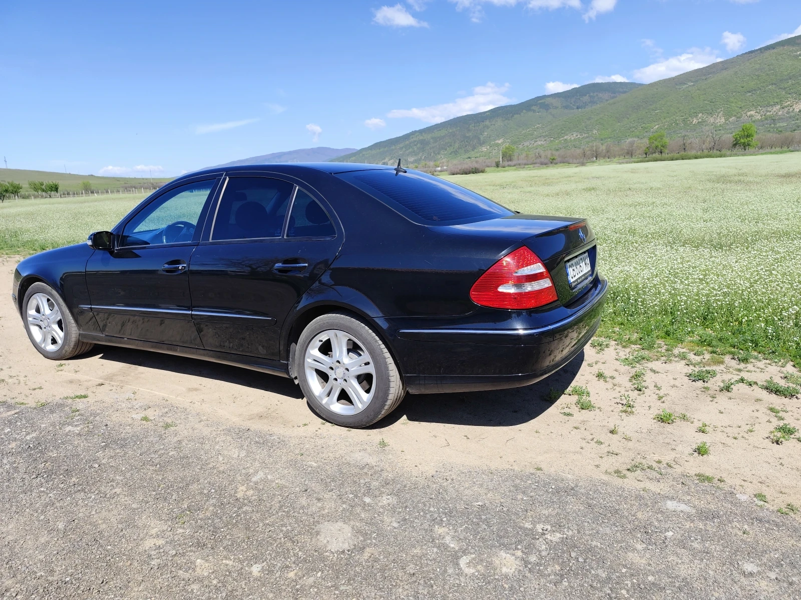 Mercedes-Benz E 500  - изображение 6