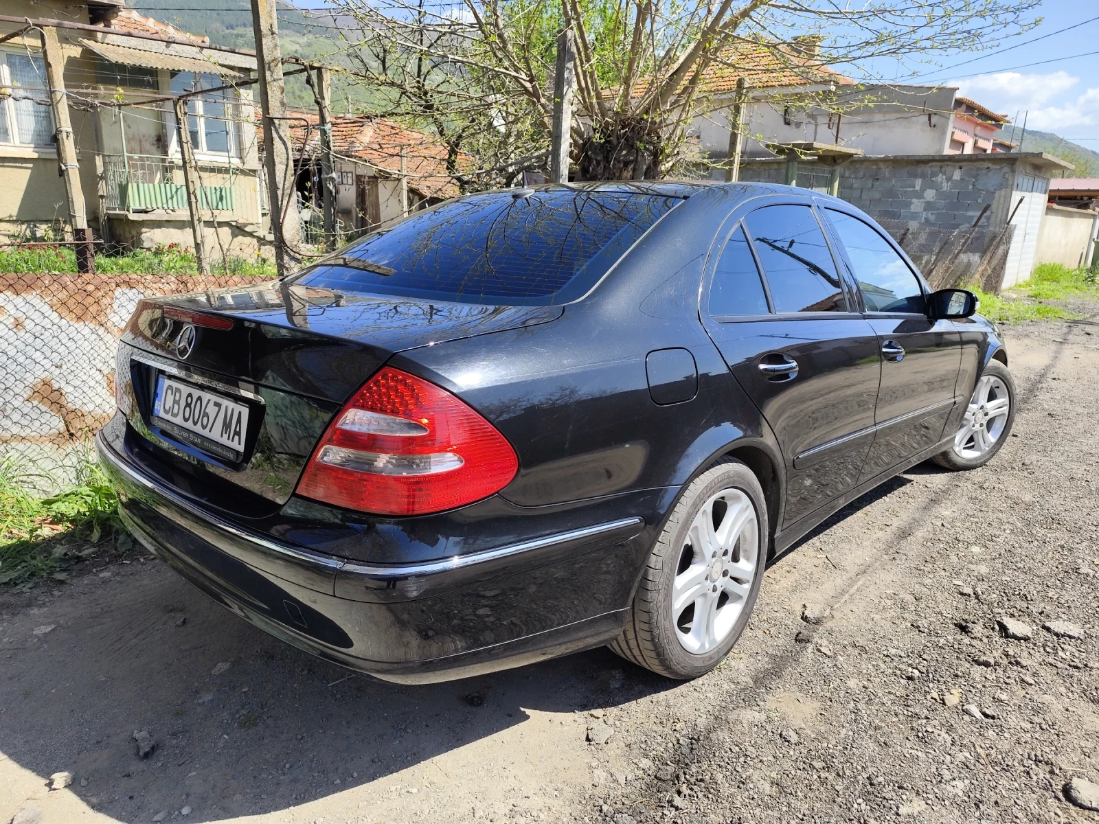 Mercedes-Benz E 500  - изображение 2