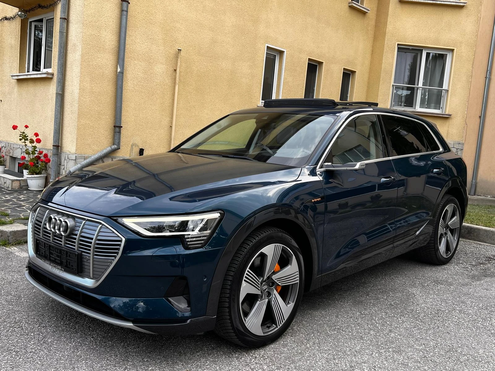 Audi E-Tron 55-95kWh B&O Панорама Head-up Carplay Cam360   