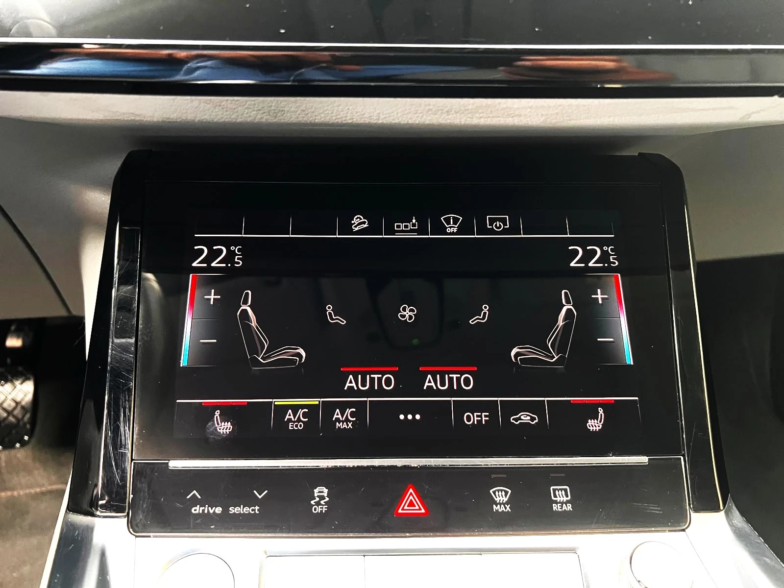 Audi E-Tron 55-95kWh B&O Панорама Head-up Carplay Cam360   , снимка 14 - Автомобили и джипове - 55306740