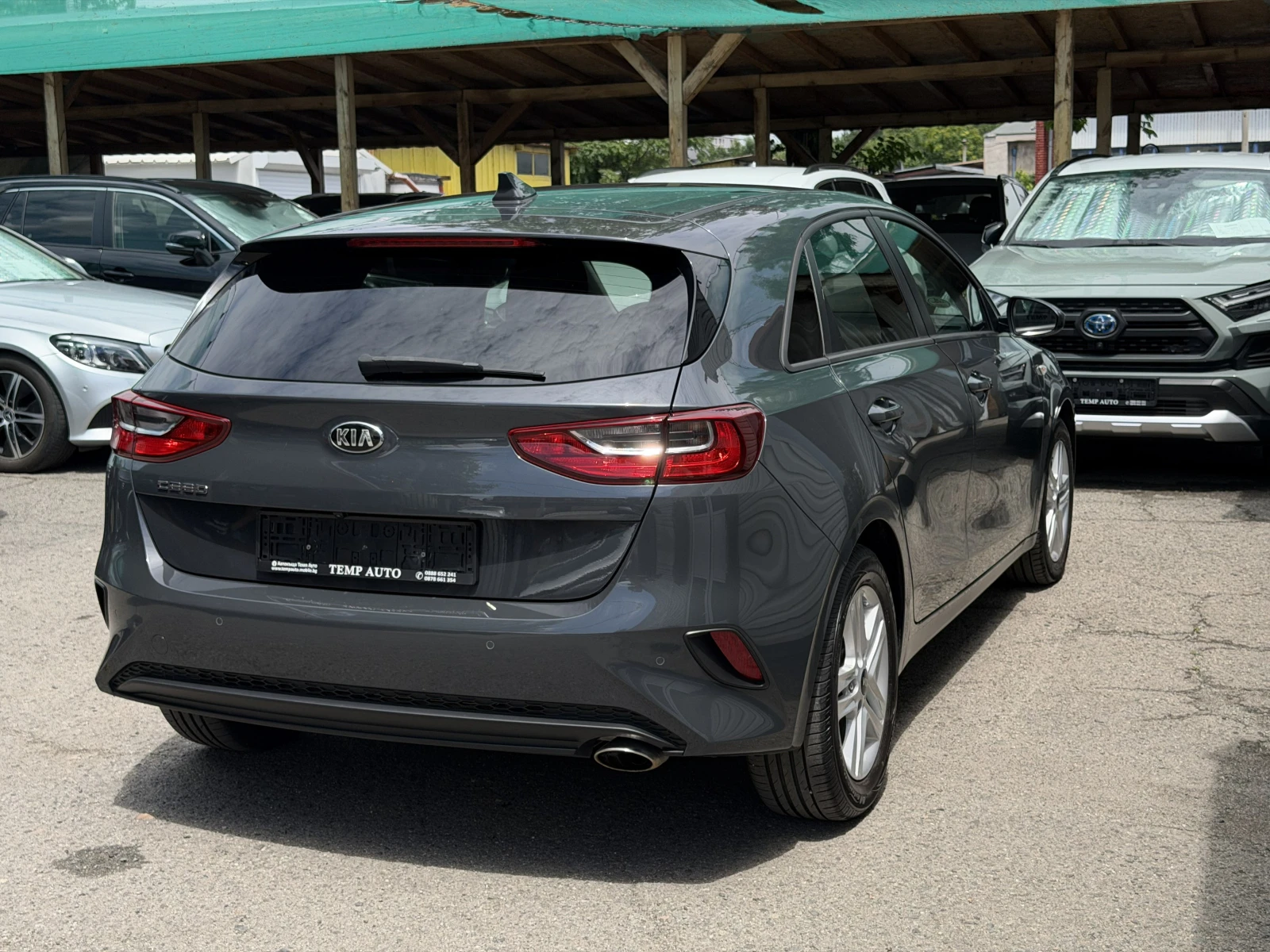 Kia Ceed 1.4i* 99к.с.* С ПЪЛНА СЕРВИЗНА ИСТОРИЯ, снимка 4 - Автомобили и джипове - 55332099