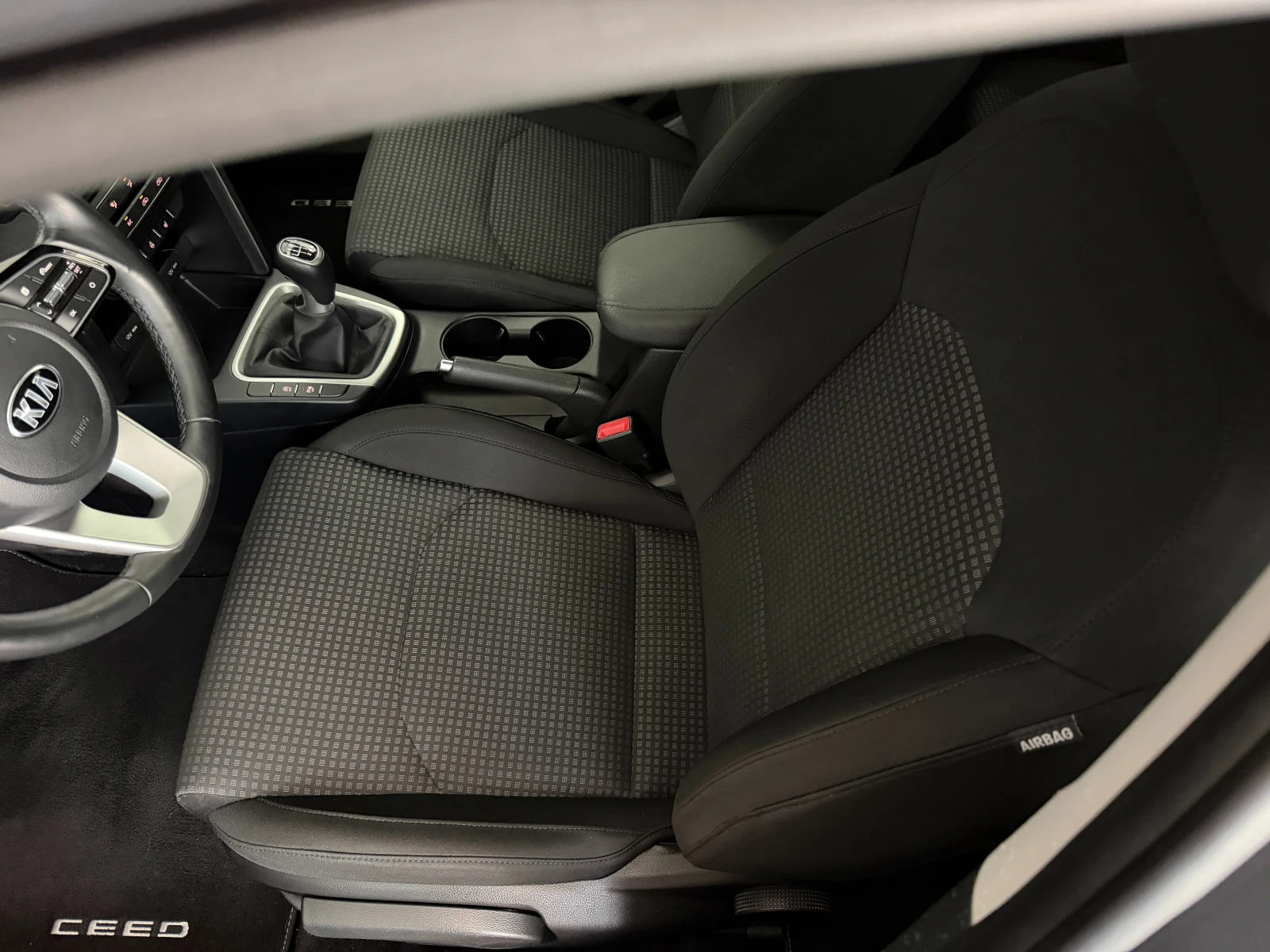 Kia Ceed 1.4i* 99к.с.* С ПЪЛНА СЕРВИЗНА ИСТОРИЯ, снимка 7 - Автомобили и джипове - 55332099