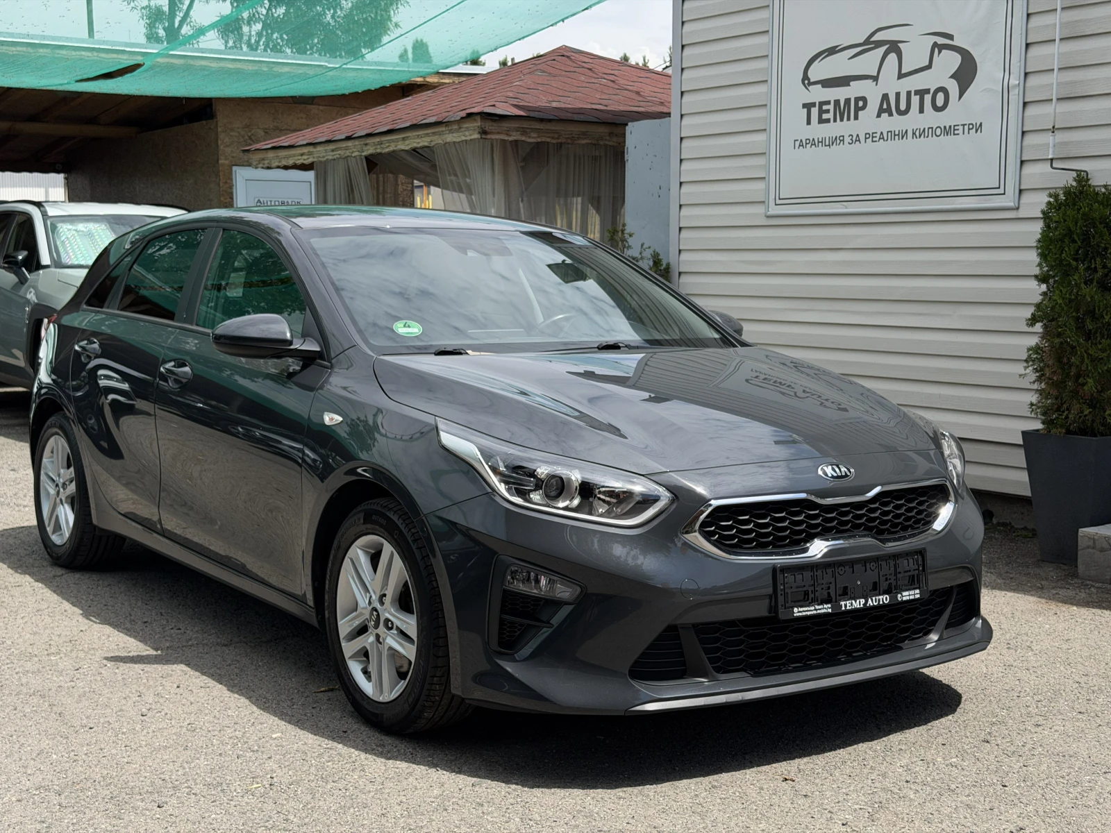Kia Ceed 1.4i* 99к.с.* С ПЪЛНА СЕРВИЗНА ИСТОРИЯ, снимка 3 - Автомобили и джипове - 55332099