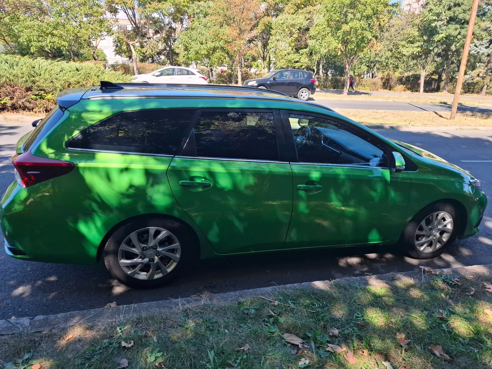 Toyota Auris, снимка 10 - Автомобили и джипове - 56115421