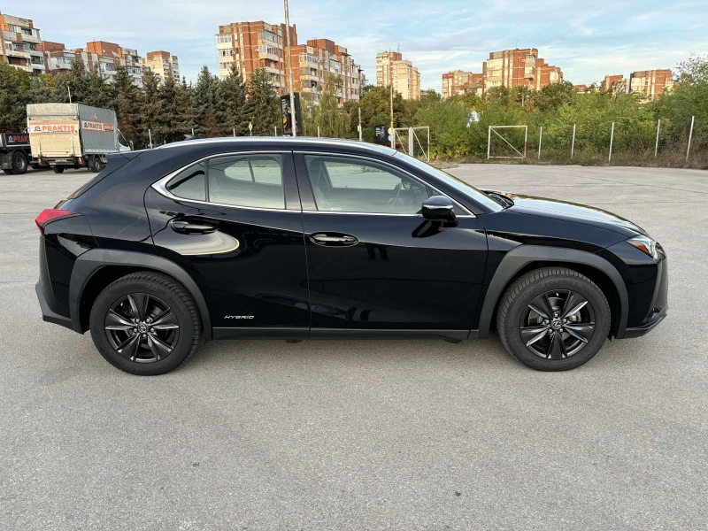 Lexus UX 250h, снимка 7 - Автомобили и джипове - 47614218