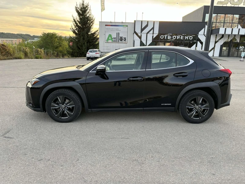 Lexus UX 250h, снимка 3 - Автомобили и джипове - 47614218