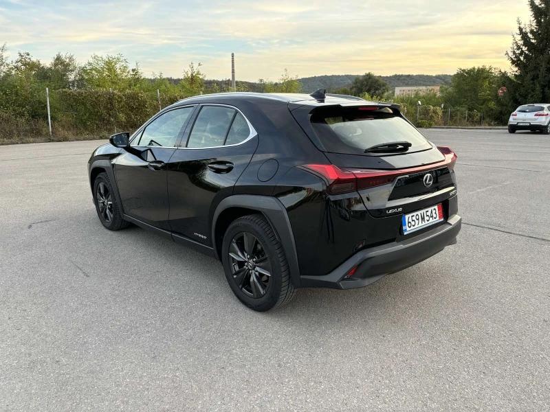 Lexus UX 250h, снимка 4 - Автомобили и джипове - 47614218