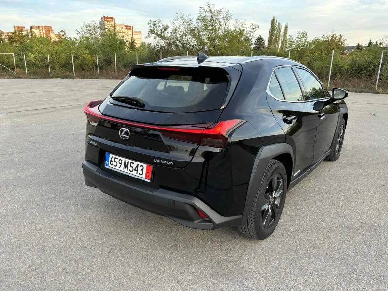 Lexus UX 250h, снимка 6 - Автомобили и джипове - 47614218