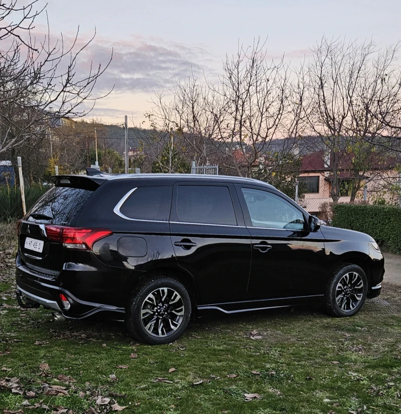 Mitsubishi Outlander Plug-in Hybrid 4x4 Full Extri , снимка 4 - Автомобили и джипове - 52769713