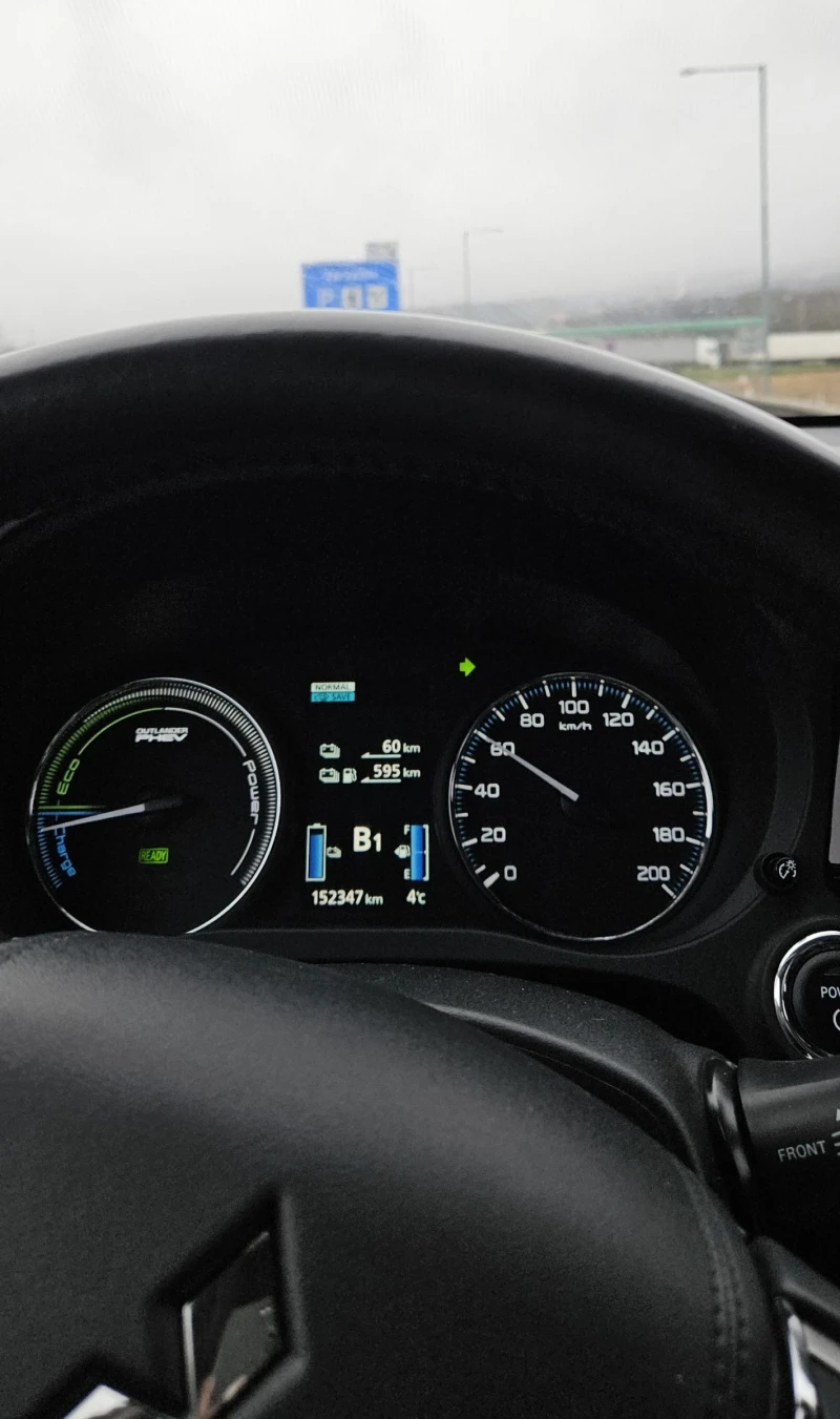 Mitsubishi Outlander Plug-in Hybrid 4x4 Full Extri , снимка 7 - Автомобили и джипове - 52665928