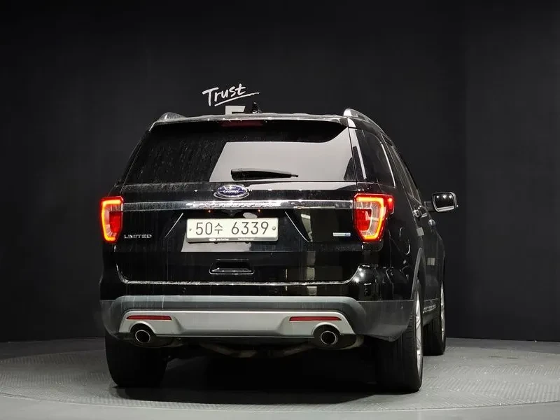 Ford Explorer 2.3 AWD, снимка 4 - Автомобили и джипове - 54351550