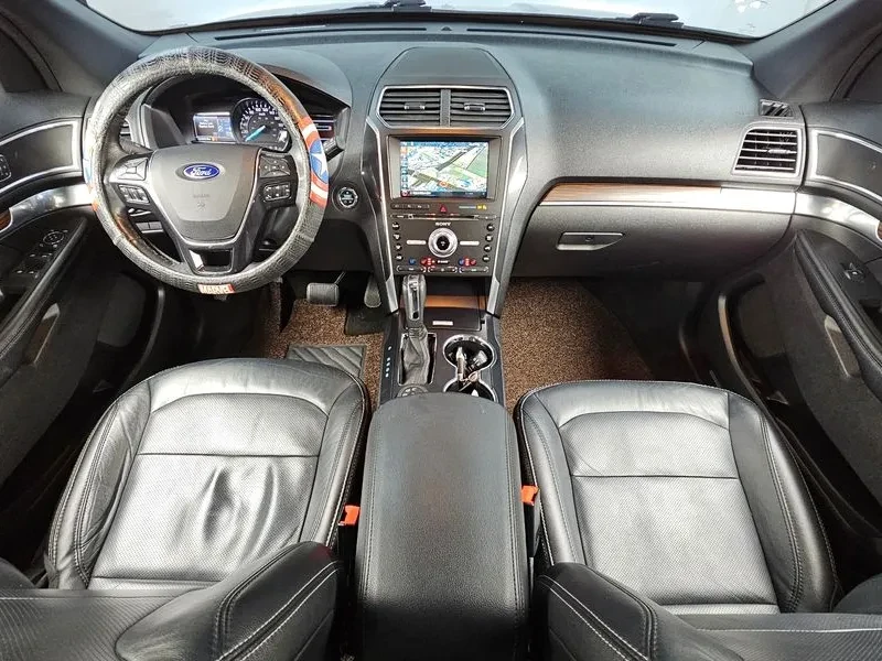 Ford Explorer 2.3 AWD, снимка 7 - Автомобили и джипове - 54351550