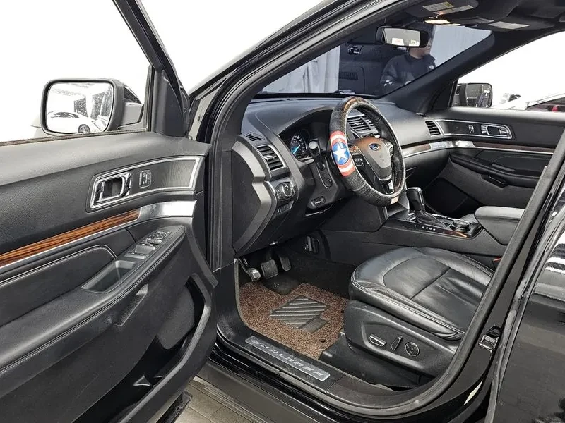 Ford Explorer 2.3 AWD, снимка 10 - Автомобили и джипове - 54351550