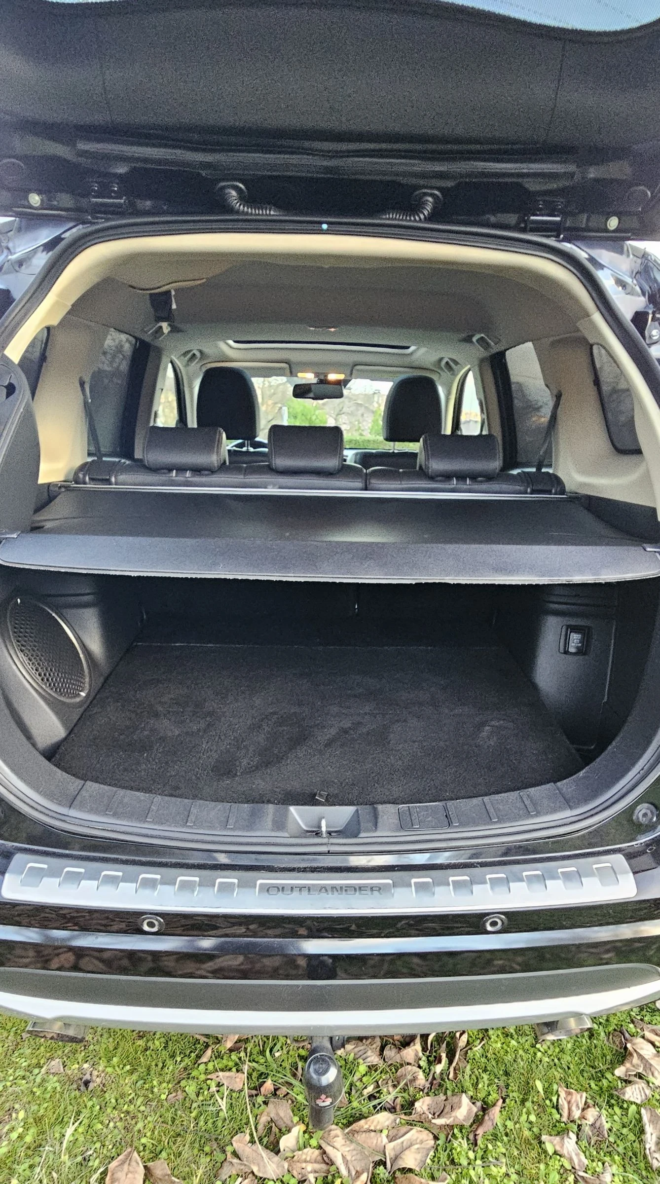 Mitsubishi Outlander Plug-in Hybrid 4x4 Full Extri  - изображение 6