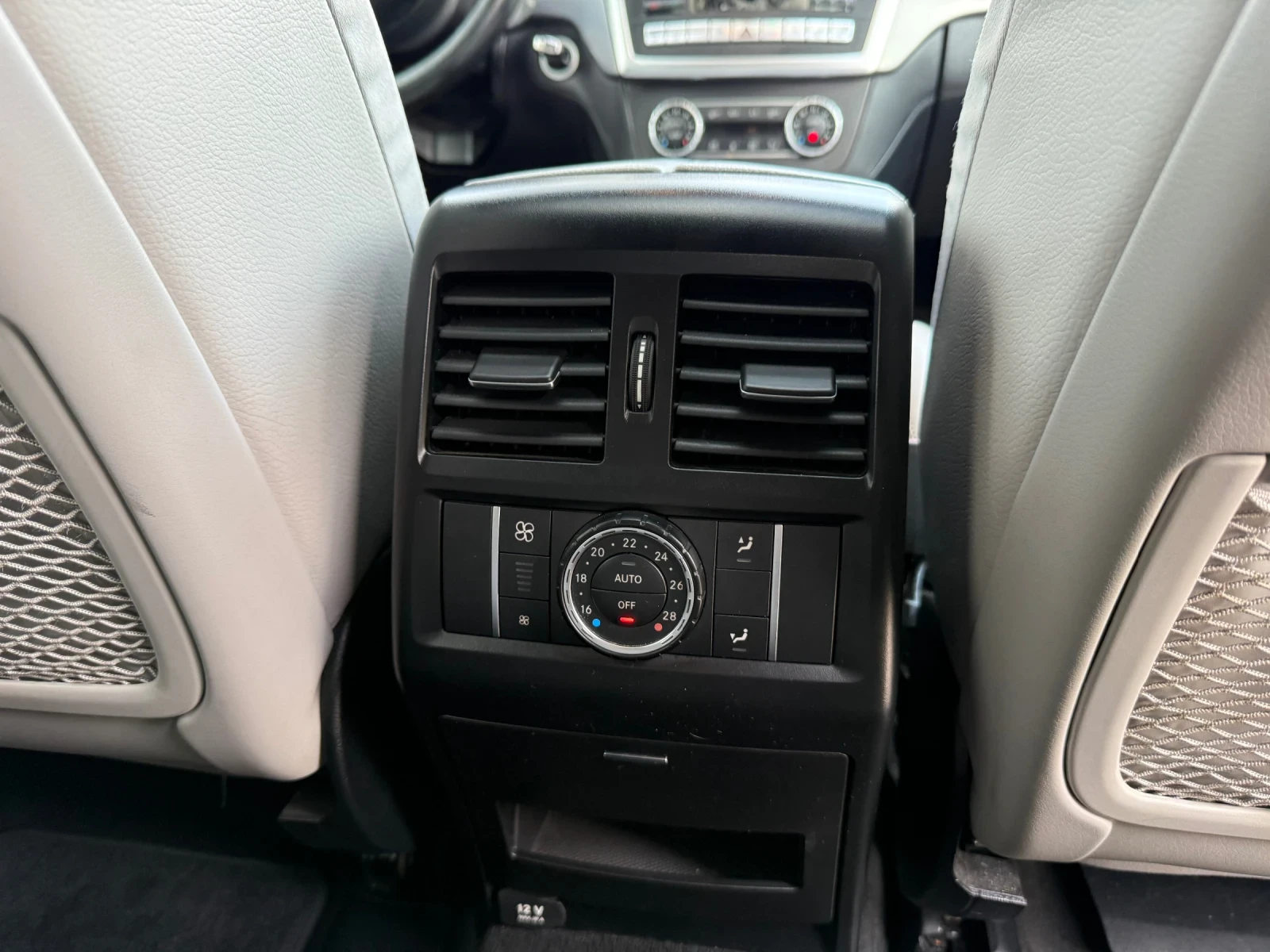 Mercedes-Benz ML 63 AMG 700к.с.* 360* ОБДУХВАНЕ* , снимка 16 - Автомобили и джипове - 54064724