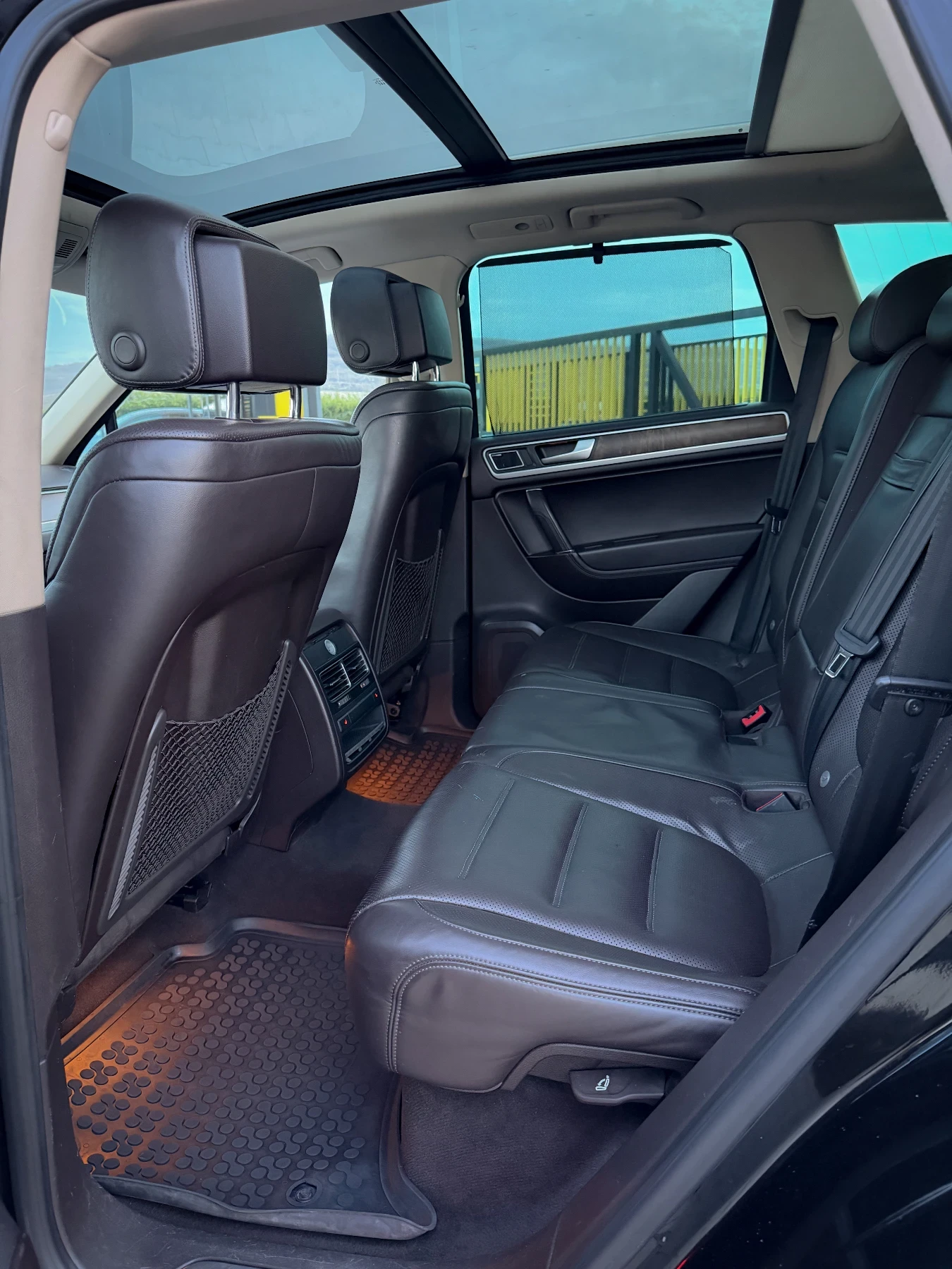 VW Touareg //R-Line / Обдухване / Подгряване / 360 КАМЕРИ, снимка 17 - Автомобили и джипове - 54081466