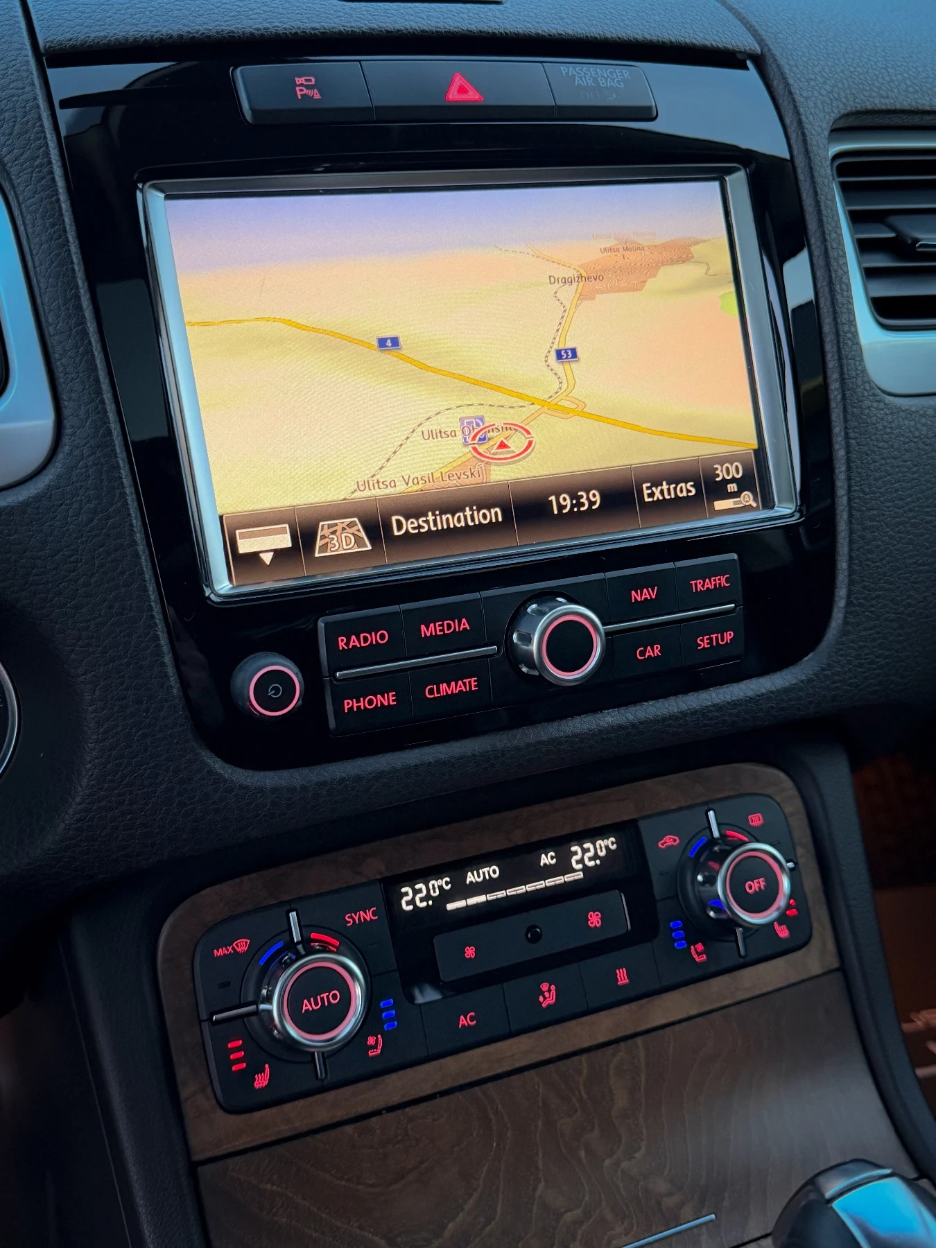 VW Touareg //R-Line / Обдухване / Подгряване / 360 КАМЕРИ, снимка 16 - Автомобили и джипове - 54081466