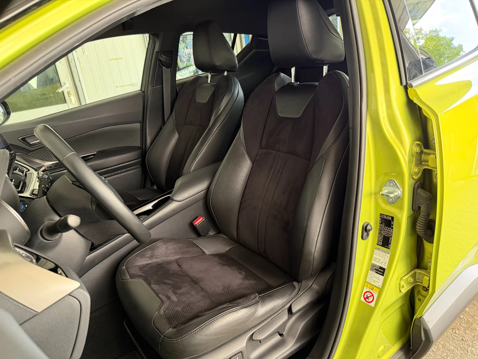 Toyota C-HR 1.8* СЪС СЕРВИЗНА КНИЖКА С ПЪЛНА ИСТОРИЯ В TOYOTA, снимка 8 - Автомобили и джипове - 55835610