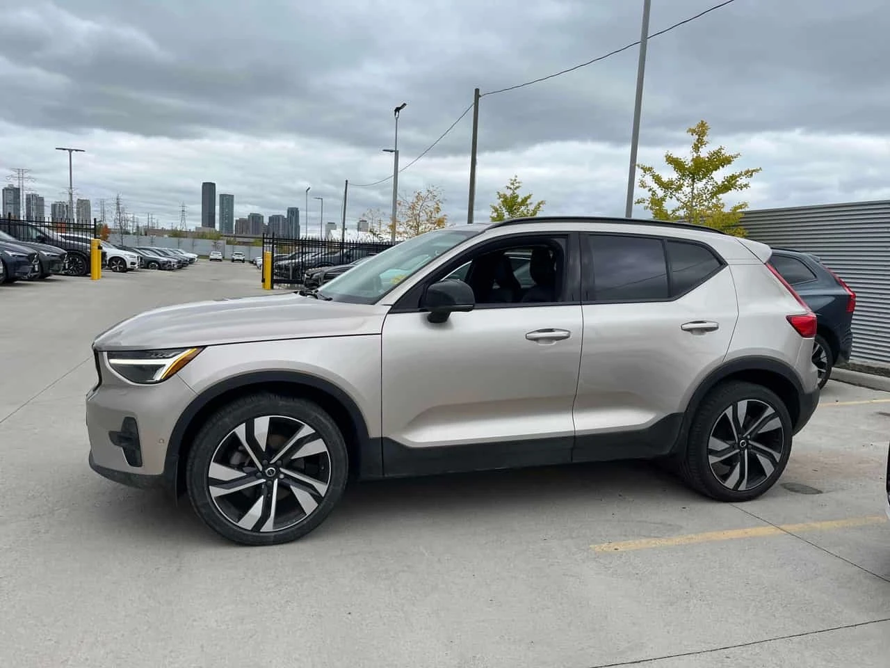 Volvo XC40 Plus Dark Theme / CARFAX / �� ����������������  | Mobile.bg � ����������� 3