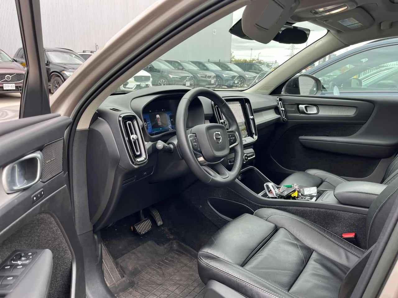 Volvo XC40 Plus Dark Theme / CARFAX / �� ����������������  | Mobile.bg � ����������� 7
