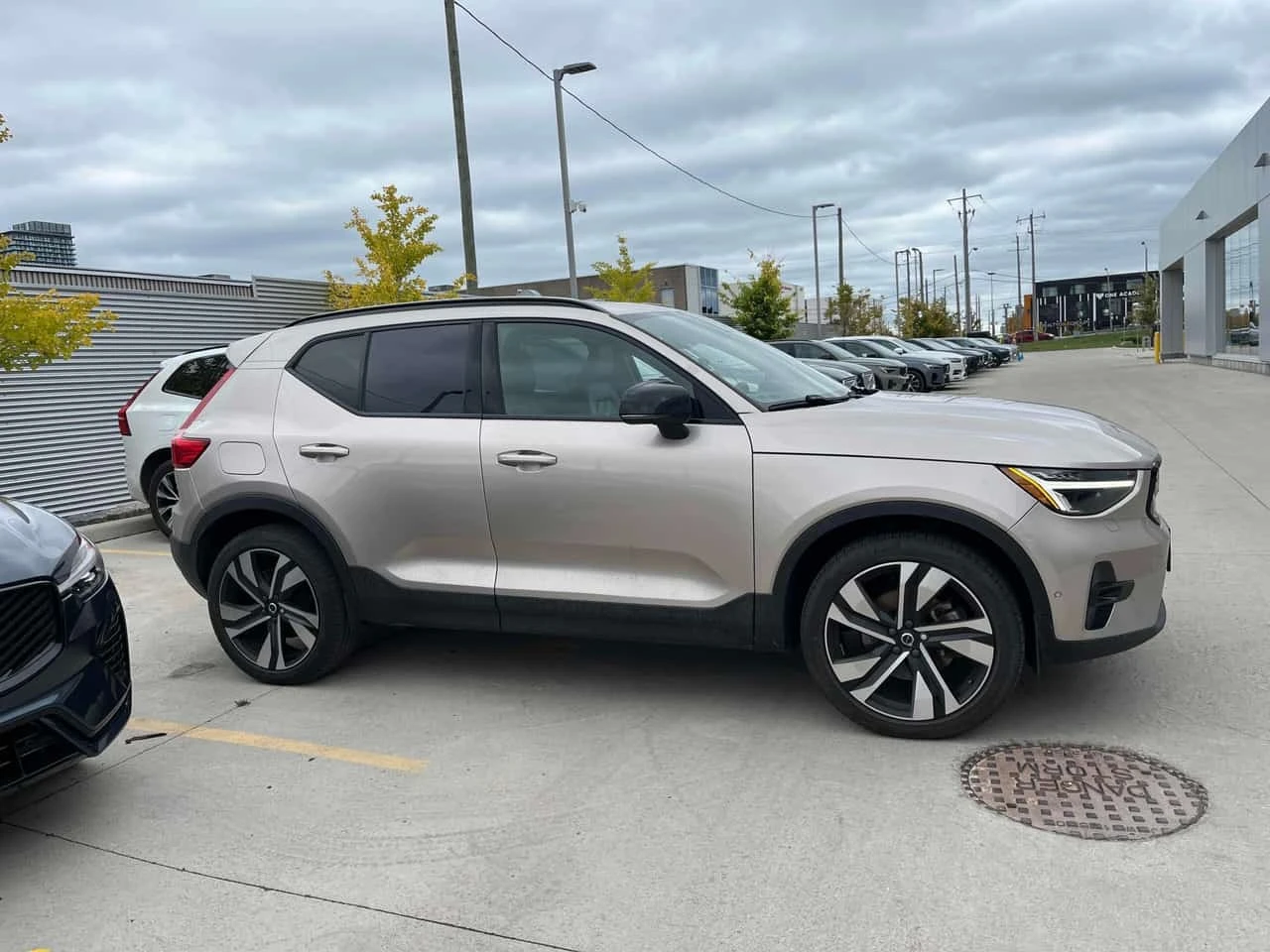 Volvo XC40 Plus Dark Theme / CARFAX / �� ����������������  | Mobile.bg � ����������� 4