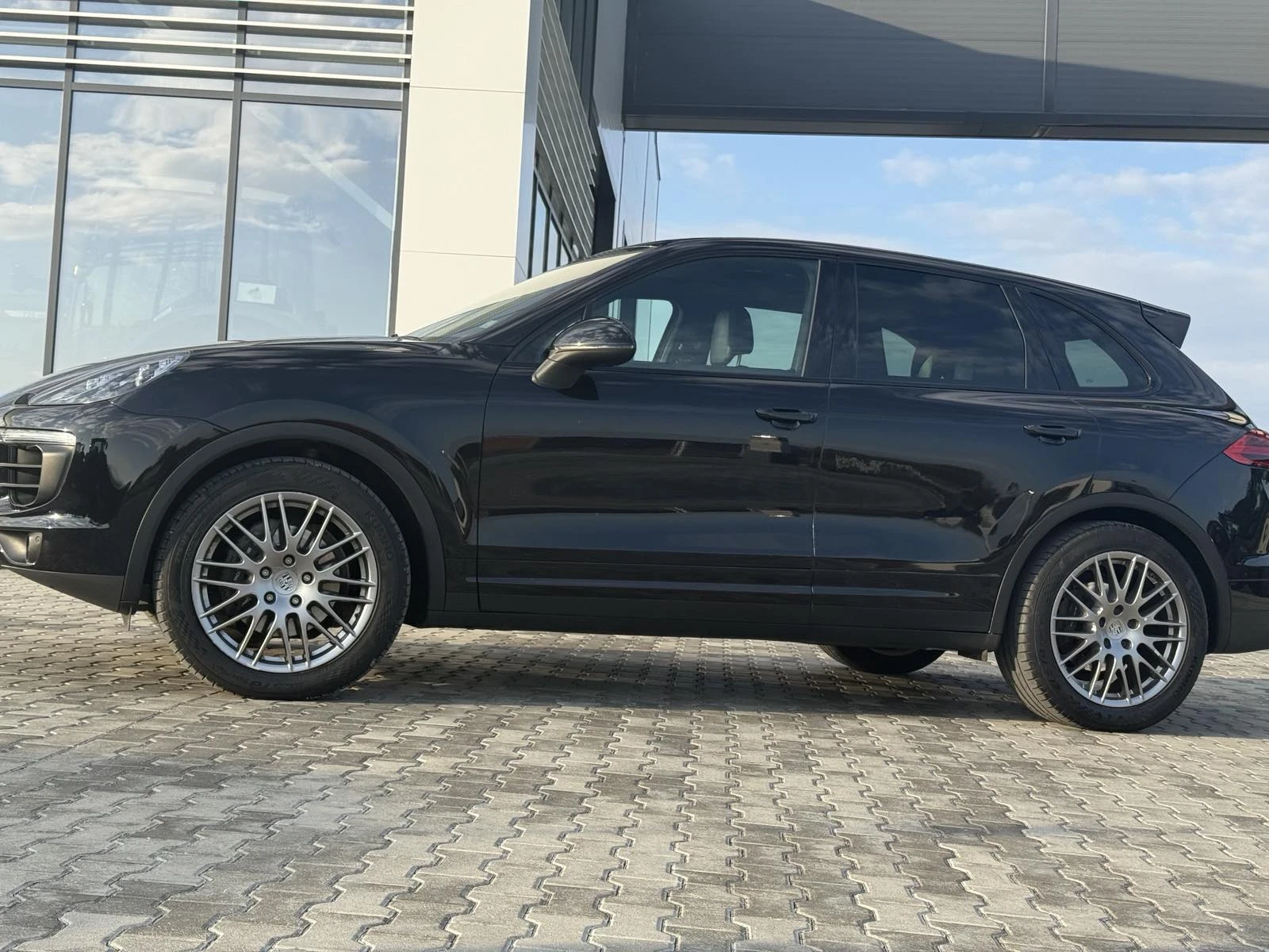 Porsche Cayenne 3.0TDi, снимка 2 - Автомобили и джипове - 56623638