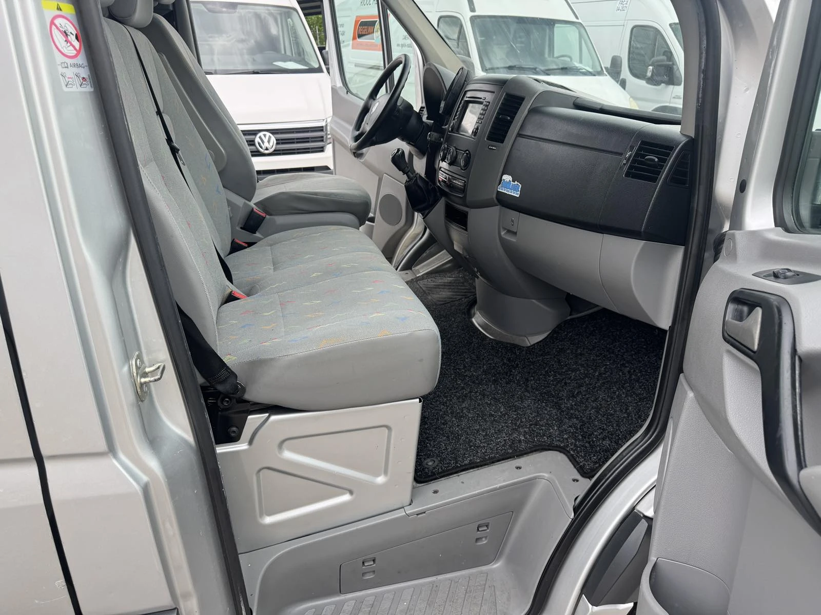 VW Crafter 2.5tTDI, KLIMA, ПЪЛНА СЕРВИЗНА ИСТОРИЯ!!!, снимка 16 - Бусове и автобуси - 54870316