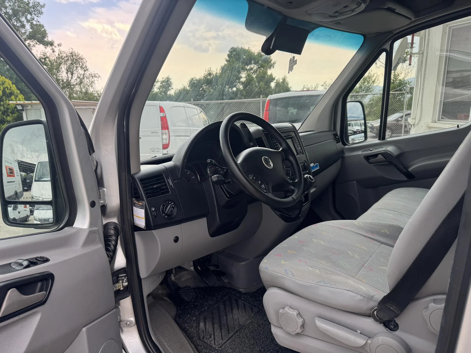 VW Crafter 2.5tTDI, KLIMA, ПЪЛНА СЕРВИЗНА ИСТОРИЯ!!!, снимка 11 - Бусове и автобуси - 54870316