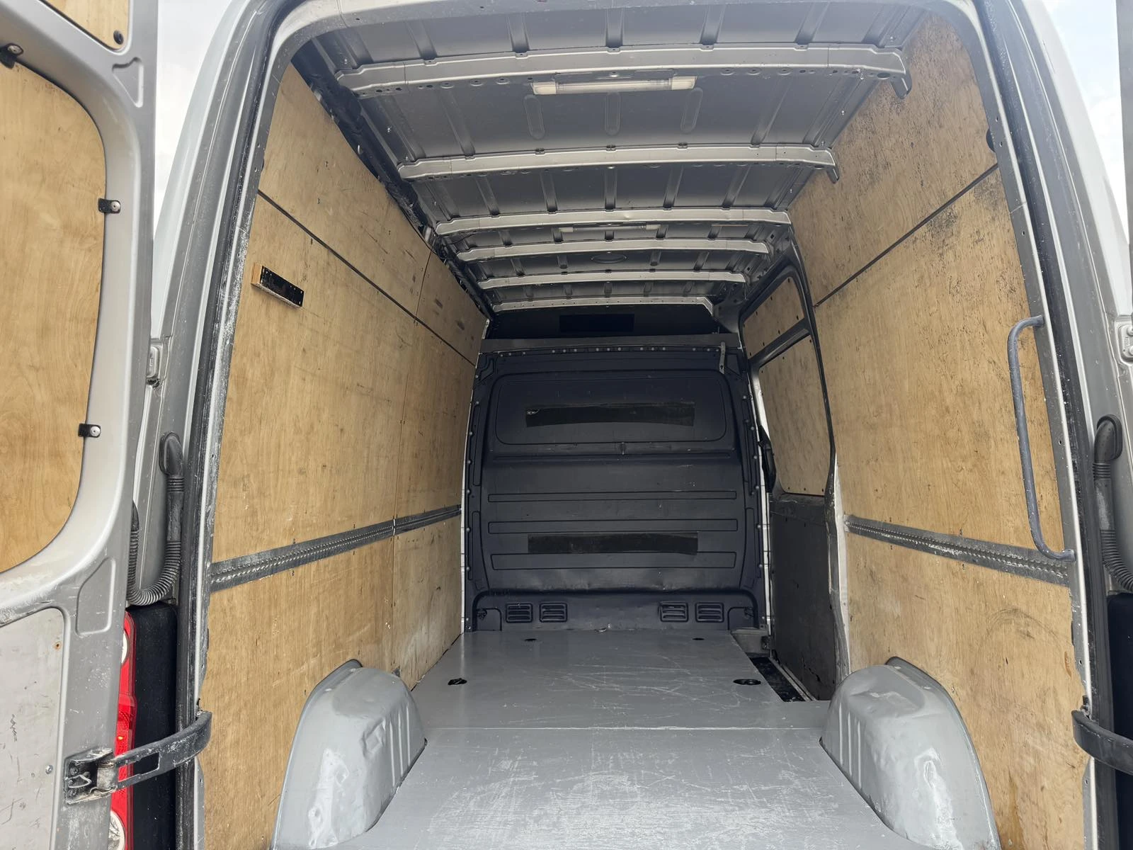 VW Crafter 2.5tTDI, KLIMA, ПЪЛНА СЕРВИЗНА ИСТОРИЯ!!!, снимка 7 - Бусове и автобуси - 54870316